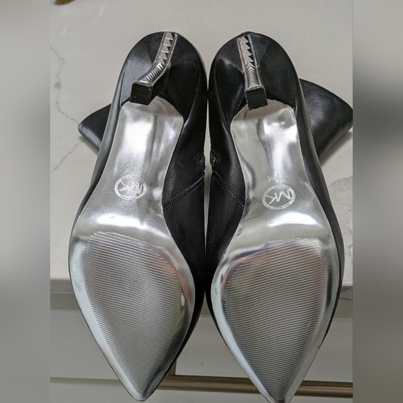 Michael Kors Elegant Black Leather Ankle Boots Size 7 - Picture 3 of 9